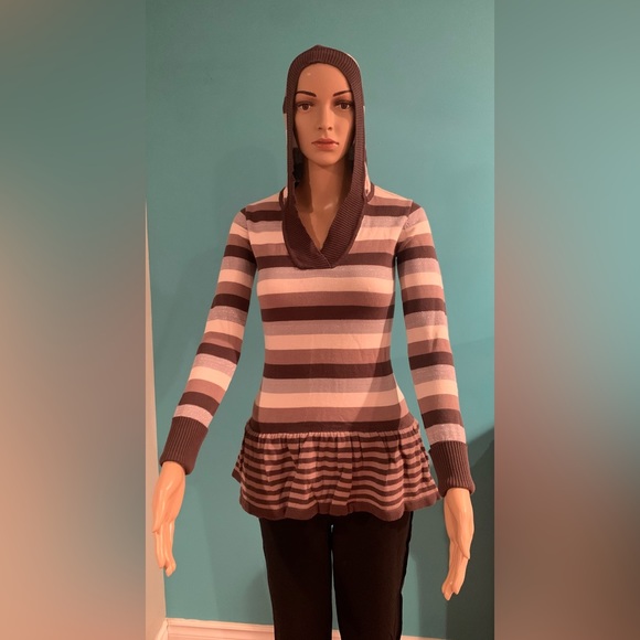 Sweater/Hoodie    3/$40 - Picture 1 of 4